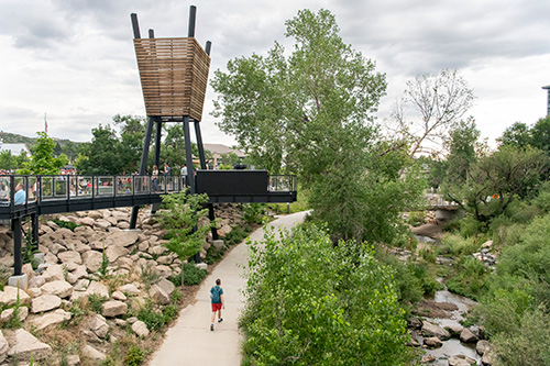 Precedent image of a scenic park area that engages the water